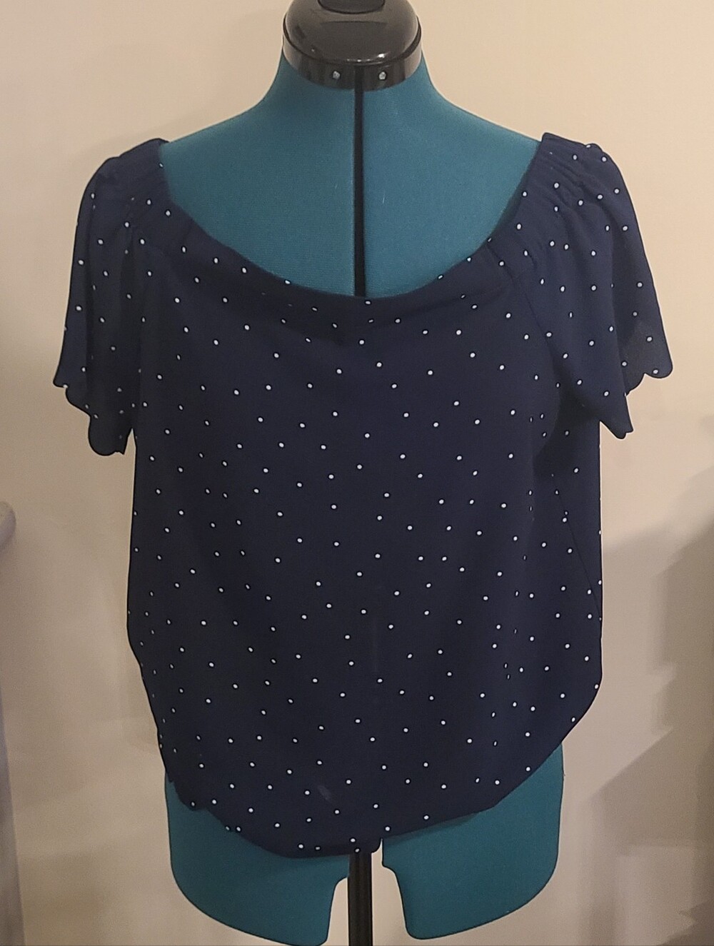 Elle Navy Off The Shoulder Flutter Sleeves Top White Polka Dot, Medium - Picture 5 of 13